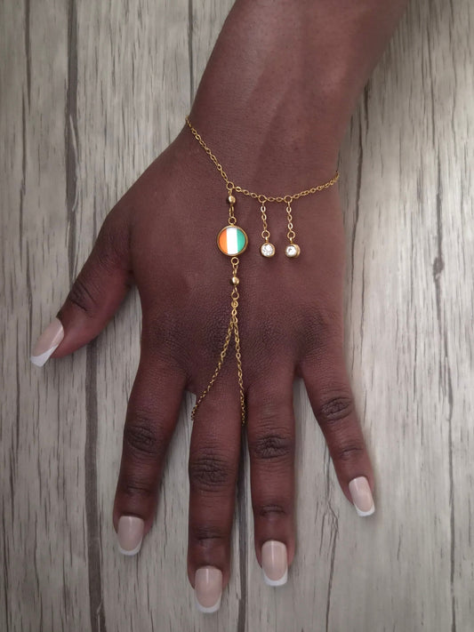 Bracelet bague,  chaîne de main
Côte d'Ivoire