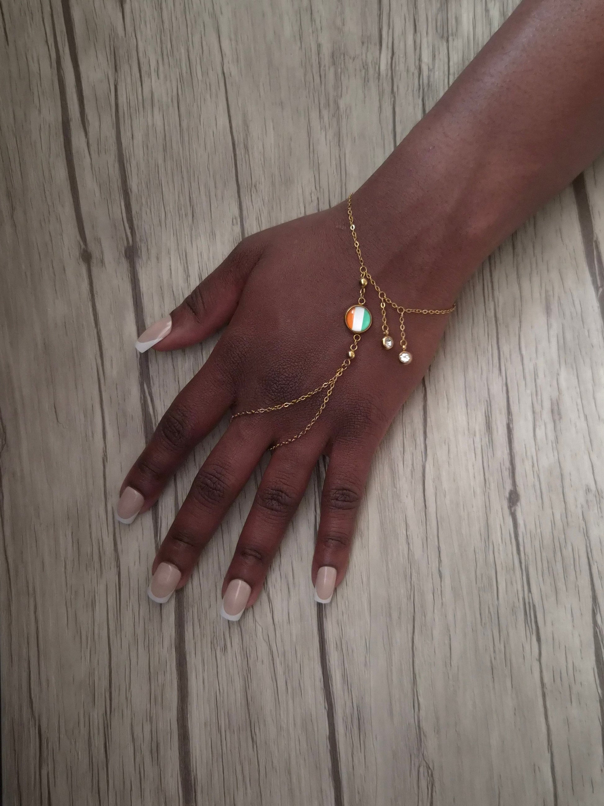 Bracelet bague
Chaine de main
Côte d'Ivoire 